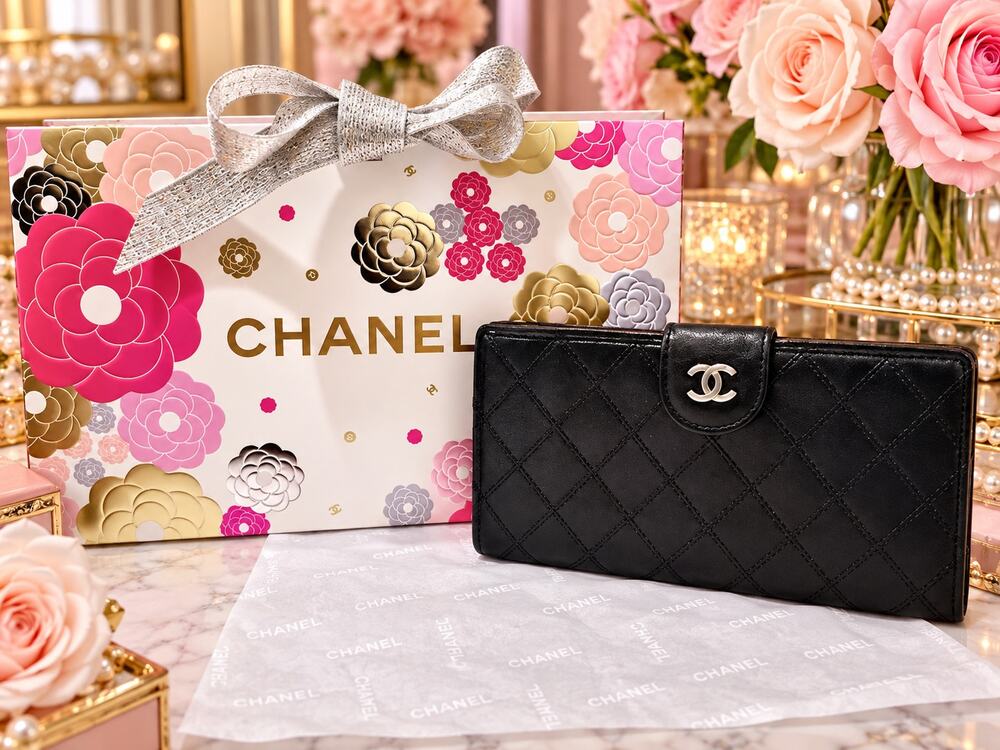 Chanel Vintage Iconic CC Quilted Lambskin Leather Wallet w/COA & Gift Box GUC